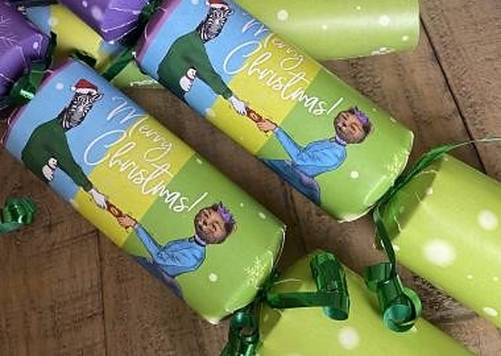 Round printed Christmas crackers